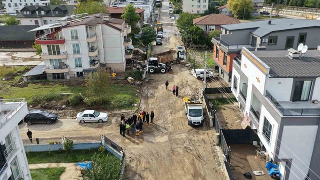 Başiskele'de sel sonrası temizlik ve onarım çalışmalarına 337 personel katılıyor