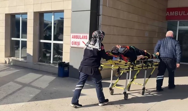 Kütahya Tavşanlı'da iki otomobilin karıştığı kazada 2 kişi hafif yaralandı