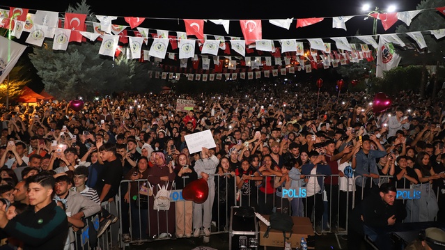 Hatay Altınözü'nde 10. Zeytin Festivali Semicenk konseriyle sona erdi