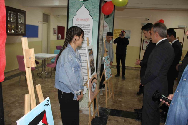 Malazgirt'te Süphan Anadolu Lisesi, Filistin'e destek için etkinlikte gelir topladı