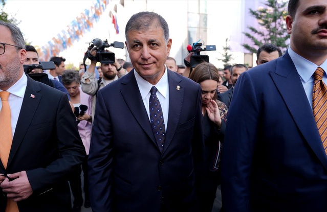 Öztunç, Cemil Tugay'ın AK Parti'ye katılmasına 'ödülünü aldı' dedi