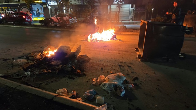 Priştine'de UÇK protestosu çatışmaya döndü, milletvekilleri mecliste mahsur kaldı