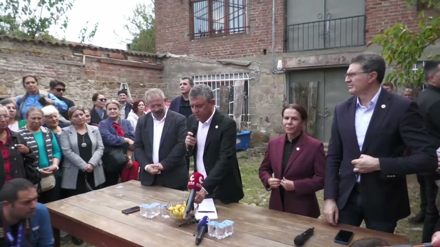 Özgür Özel Gömeç'te zeytin üreticisi kadınlara taban fiyat ve geçim garantisi verdi