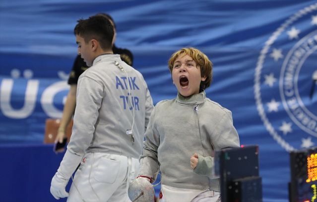 Kılıç Federasyon Kupası Samsun'da başladı, 612 sporcu derece için yarışacak