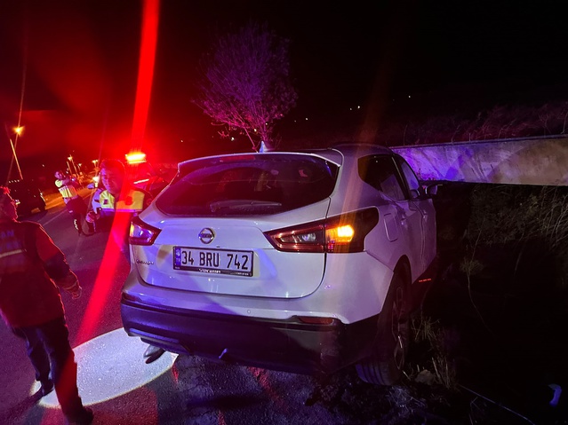 Edirne Keşan'da iki otomobil çarpıştı, yaralanan 5 kişi hastaneye kaldırıldı