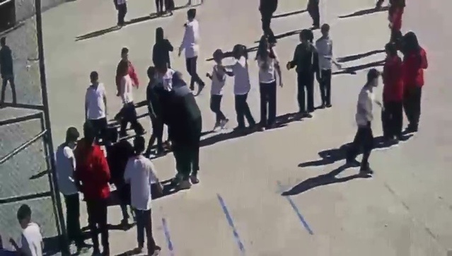Zonguldak'ta boğazına poğaça kaçan öğrenciyi nöbetçi öğretmen heimlich ile kurtardı
