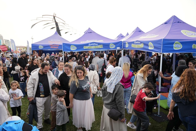 İzmir Kültür Yolu Festivali'nde tiyatro, konser ve atölyeler ikinci günü doldurdu