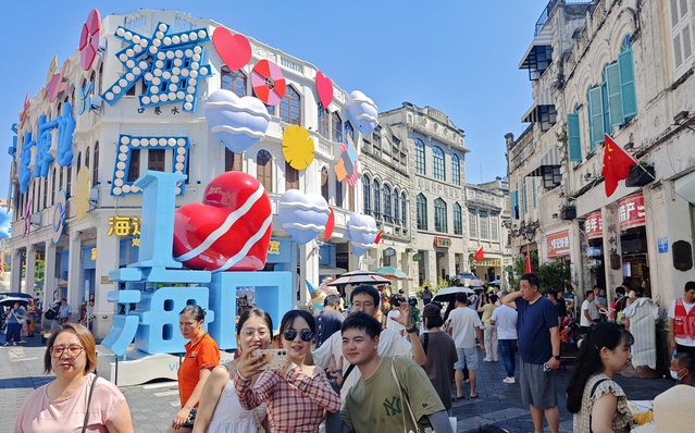 Yedi günlük Ulusal Gün tatilinde Çin'de 826 milyon yerli turist seyahat etti