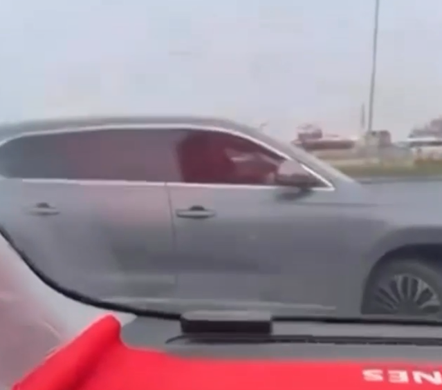 Başakşehir'de sürücü diğer aracın önünü kesince TEM'de trafik yoğunluğu oluştu
