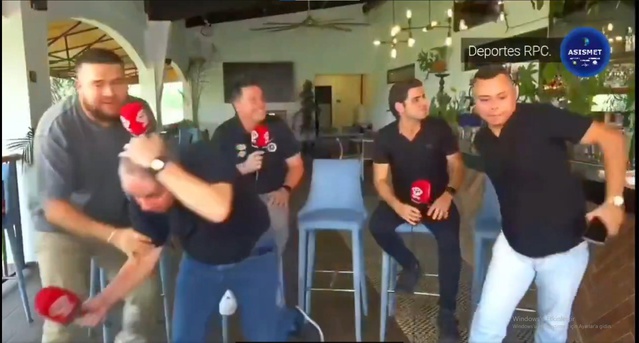 Panama'da gazetecilerin depreme yakalandığı anlar kamerada