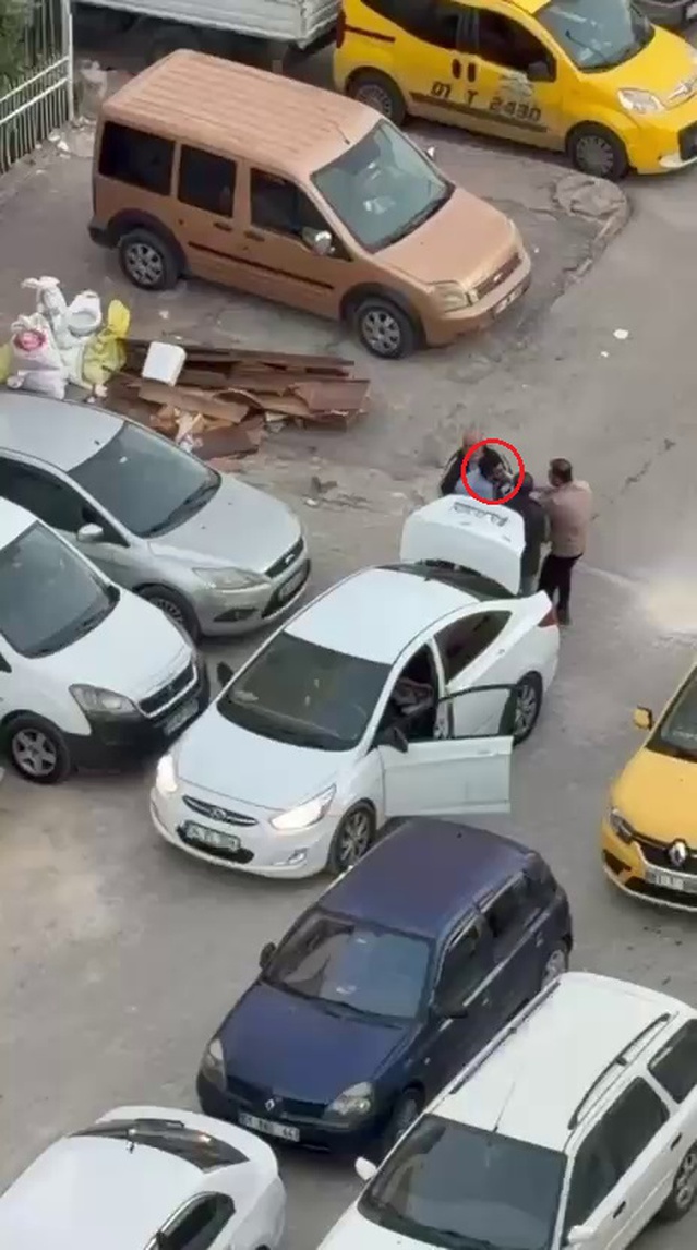 İddiaya göre Adana Seyhan'da darp edilip bagaja konulan kişi kaçırıldı, o anlar kaydedildi