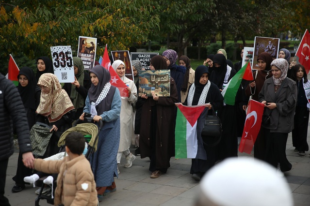 Erzurum'da sağlık çalışanları Gazze için sessiz yürüyüşünü 154. haftada sürdürdü