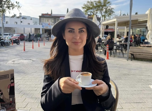Yaklaşık 20 yıllık CHP üyeliğini bitiren Asuman Gülsoy AK Parti'ye geçti