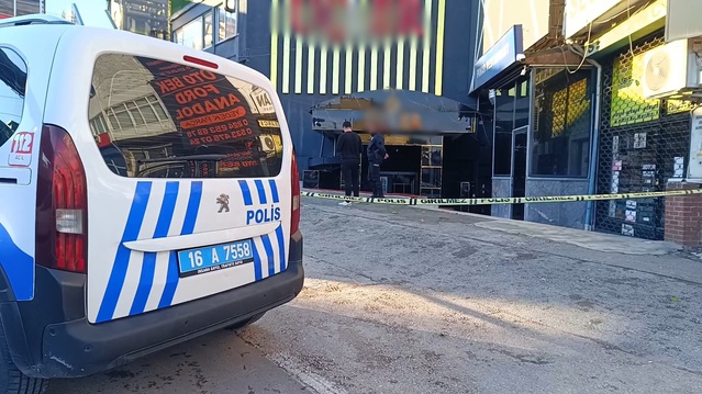 Bursa'da eğlence mekanı otomobilden ateşe tutuldu, polis şüpheliyi arıyor