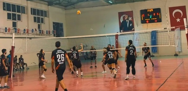 Söğüt'te kurumlar arası voleybol turnuvası Cumhuriyet'in 103. yılında tamamlandı