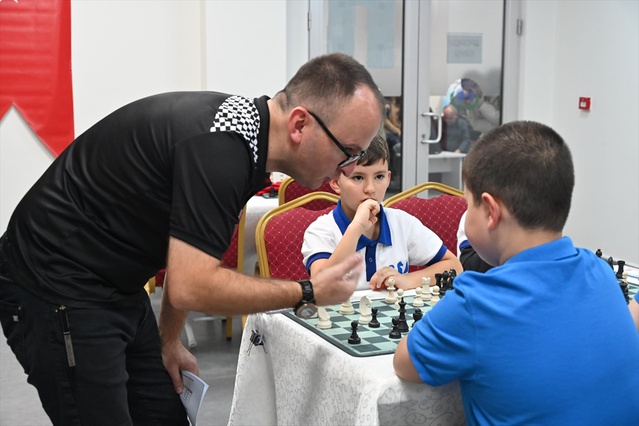 Bozüyük'te satranç turnuvası 62 sporcunun katılımıyla 5 kategoride tamamlandı