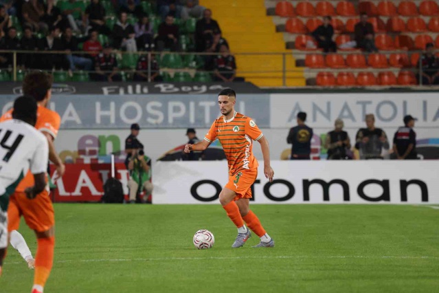 Kocaelispor, Alanyaspor deplasmanında ilk yarıyı 2-0 önde bitirdi