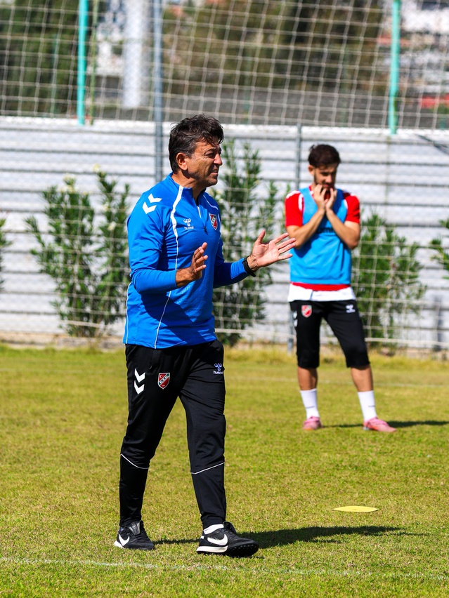Karşıyaka, Uysal'ın ilk maçında Kepezspor'u 1-0 yenip ilk galibiyetini aldı