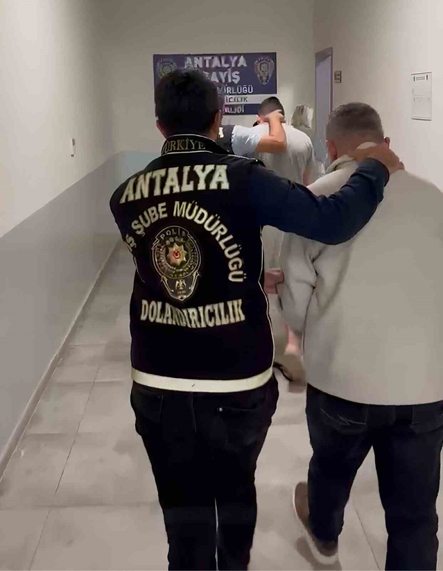 Sahte başsavcı vekili ve 2 yardımcısı yakalandı! Dava vaadiyle 3 kişiden 1 milyon 829 bin lira toplamışlar