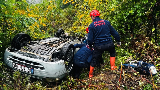 Zonguldak Ereğli'de kontrolden çıkan otomobil takla attı, 3 kişi yaralandı