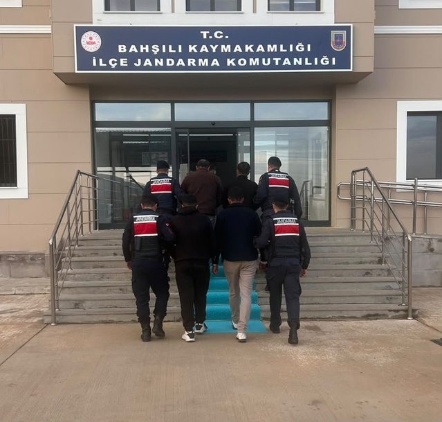 Kırıkkale Bahşılı'da uyuşturucu operasyonunda 6 bin 953 hap ele geçti, 4 tutuklandı.