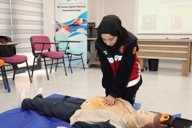 TOGÜ'de Sivil Savunma öğrencilerine ve personele ilk yardım eğitimi verildi