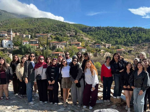 Aydın'da Gelin Tanış Olalım projesiyle öğrenciler Kuşadası ve Doğanbey'i gezdi