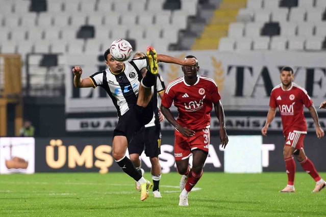 Sylla'nın iki golüyle Manisa FK, Batman Petrolspor'u 13. haftada 2-1 mağlup etti