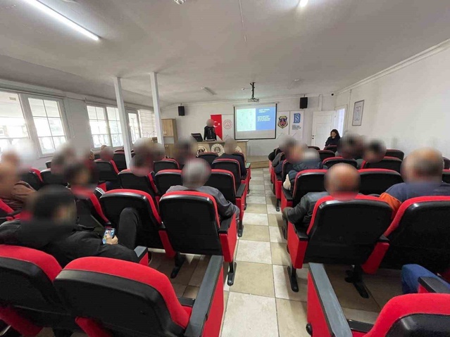 Düzce'de suç önleme semineri Denetimli Serbestlik ve Emniyet iş birliğiyle yapıldı