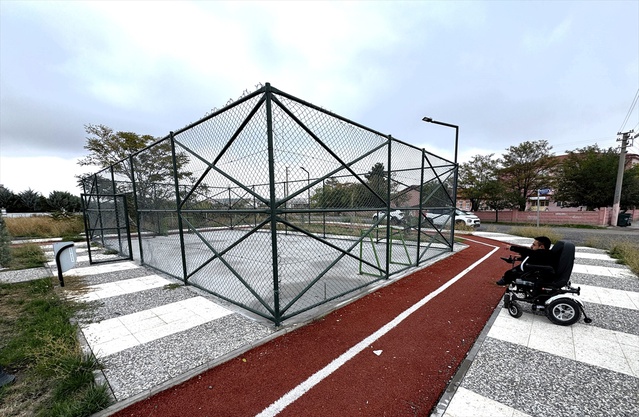 Aksaray'da muhtar Atak, 3 park, futbol sahası ve 135 aydınlatma direği kazandırdı