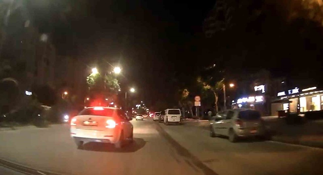 Adana Çukurova'da uyarı sonrası gençlere saldırıldı, anlar kamerada kaydedildi