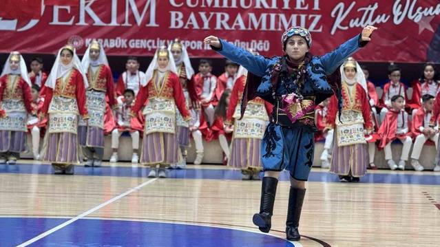 Karabük ve Zonguldak'ta Cumhuriyet'in 103. yılı kutlandı, madenciler kortejde yürüdü