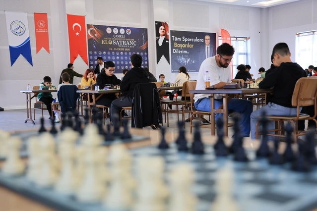 Çameli'de Cumhuriyet Bayramı satranç turnuvası Başkan Arslan'ın hamlesiyle açıldı