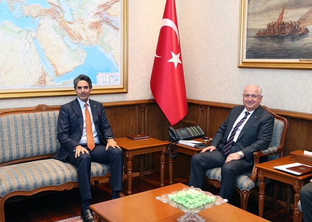 Katar'ın Ankara Büyükelçisi Al-Henzab, Savunma Bakanı Güler tarafından kabul edildi.