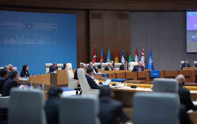 TDT 13. Zirvesi'nde genel sekreterlik Ömüraliyev'den Azimov'a devredildi