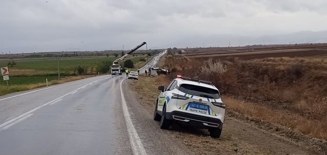 Beyşehir'i Antalya ve Isparta'ya bağlayan yollarda üç ayrı kazada 6 kişi yaralandı