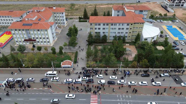 Karaman'da 116 okul çevresindeki denetimde 404 kişi sorgulandı, 12 araca ceza kesildi