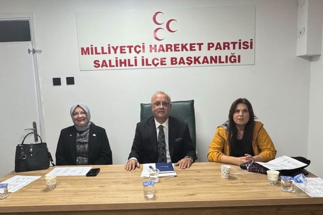 MHP Salihli İlçe Teşkilatı yeni hizmet binasında görev dağılımını belirledi