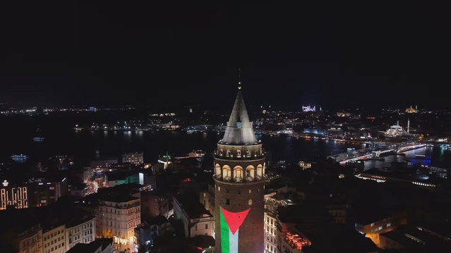 Gazze'ye dayanışma için Galata Kulesi Filistin bayrağının renklerine büründü