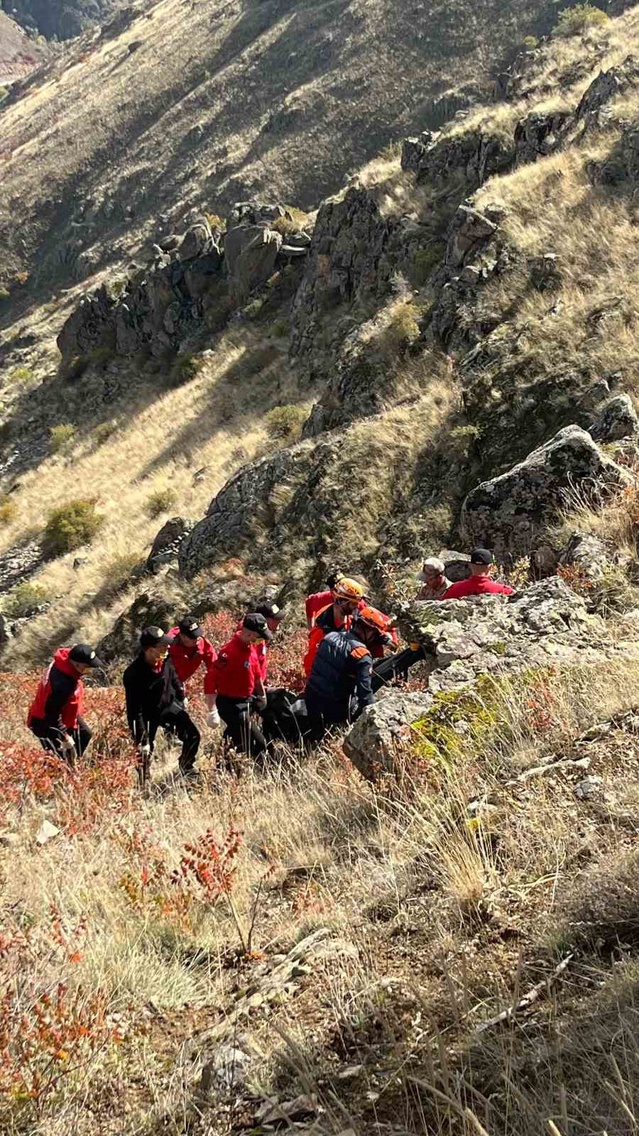 Erzurum Pazaryolu'nda 75 yaşındaki alzheimer hastası kadının cesedi uçurumda bulundu