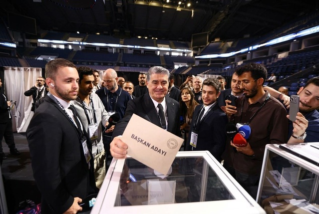 Beşiktaş Başkanı Serdal Adalı: 'Temizlik tamamlanana kadar ligler ertelenmeli'