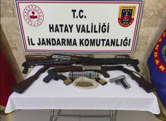 Hatay'da jandarma baskınında 6 av tüfeği ve 2 tabanca ele geçirildi