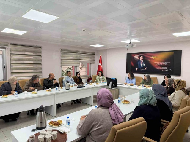 Bayburt'ta koruyucu ailelere çocuklarla güvenli bağlanma eğitimi verildi