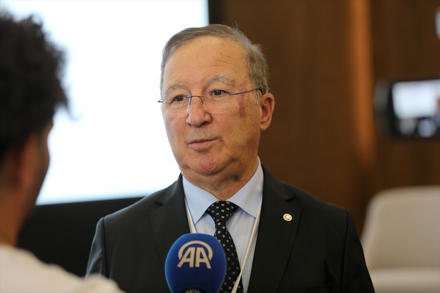 Prof. Dr. Artık, organik süt üretiminin yüzde 1,1'de kaldığını söyleyip teşvik istedi