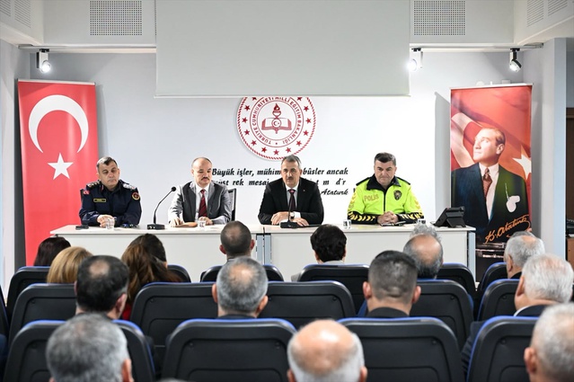 Vali Sezer, Muhtarlar Günü'nde Edirne'deki muhtarlarla bir araya geldi