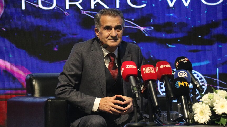 Teknik direktörü Şenol Güneş, Trabzon'da gençlerle buluştu