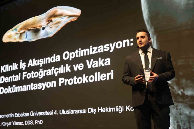 Kürşat Yılmaz dental fotoğrafların standart ve kayıtlı olmasının önemini anlattı