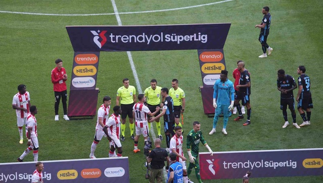 Süper Lig'in 7. haftasında Samsunspor-Trabzonspor maçının ilk 15 dakikası golsüz geçti