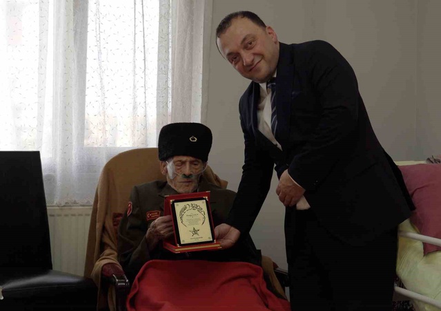 103 yaşındaki Kore gazisi Uzun, Trabzon Üniversitesi öğrencilerine anılarını anlattı