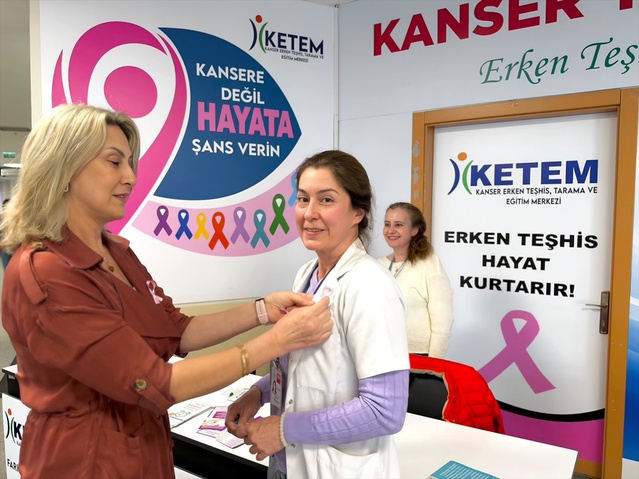 Yunus Emre Devlet Hastanesi'nde meme kanseri standı erken teşhise dikkat çekti
